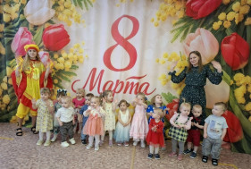 8 марта.